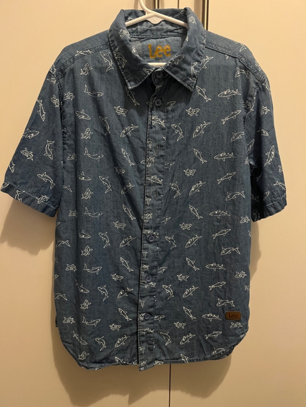 Lee button down shark shirt size small for boys